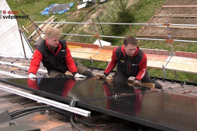 4. Instalace fotovoltaických panelů na střechu